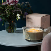 Aromatinė trijų dagčių žvakė FRENCH LINEN 560 g - SILUETI